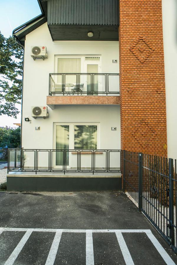 Ferienwohnung Marusius Apartmanhaz Makó Exterior foto