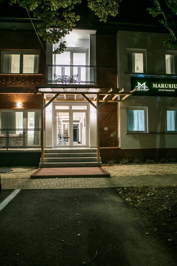 Ferienwohnung Marusius Apartmanhaz Makó Exterior foto